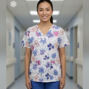 Crest Medium scrub top white with flowers